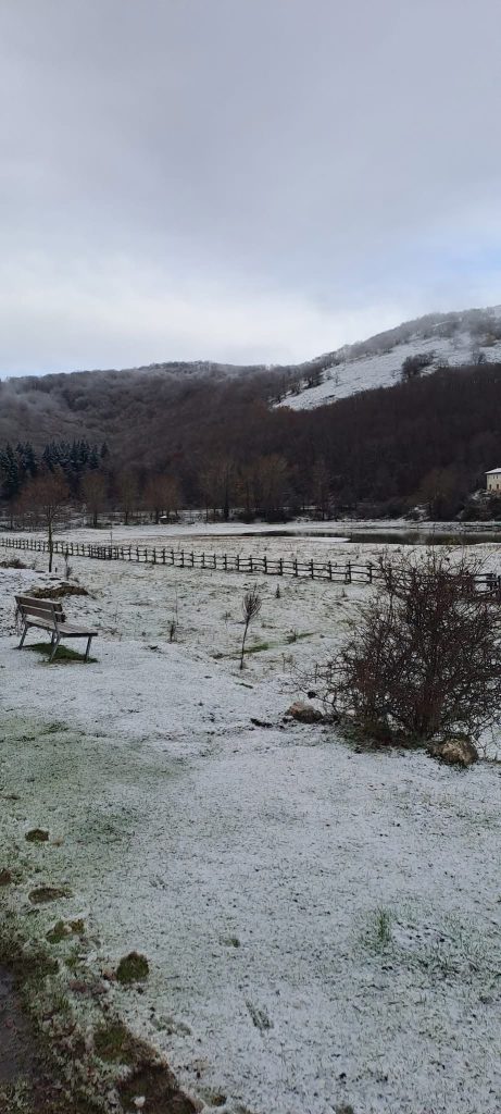 Laceno, l’inverno fa il suo ingresso: prima neve sull’altopiano e sui Monti Picentini(foto)