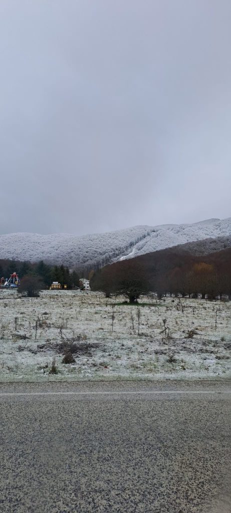 Laceno, l’inverno fa il suo ingresso: prima neve sull’altopiano e sui Monti Picentini(foto)