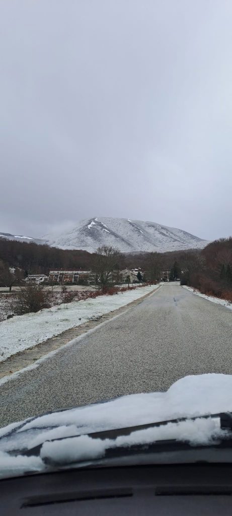 Laceno, l’inverno fa il suo ingresso: prima neve sull’altopiano e sui Monti Picentini(foto)