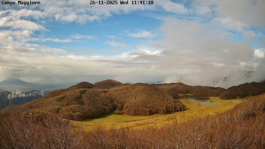 Montevergine si apre tra le schiarite: il Campo Maggiore torna a mostrarsi nella sua veste tardo autunnale