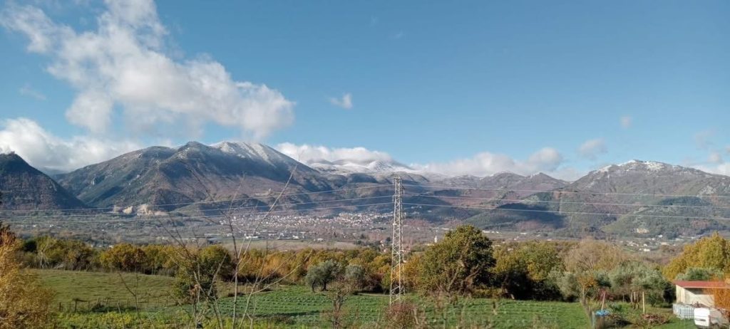 Irpinia Express, viaggio nel cuore dell’Alta Irpinia: la tappa di Rocca San Felice tra Mefite, storia e sapori