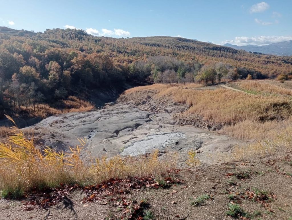 Irpinia Express, viaggio nel cuore dell’Alta Irpinia: la tappa di Rocca San Felice tra Mefite, storia e sapori