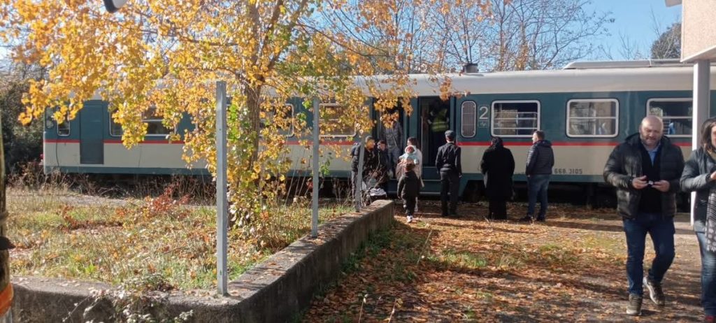 Irpinia Express, viaggio nel cuore dell’Alta Irpinia: la tappa di Rocca San Felice tra Mefite, storia e sapori