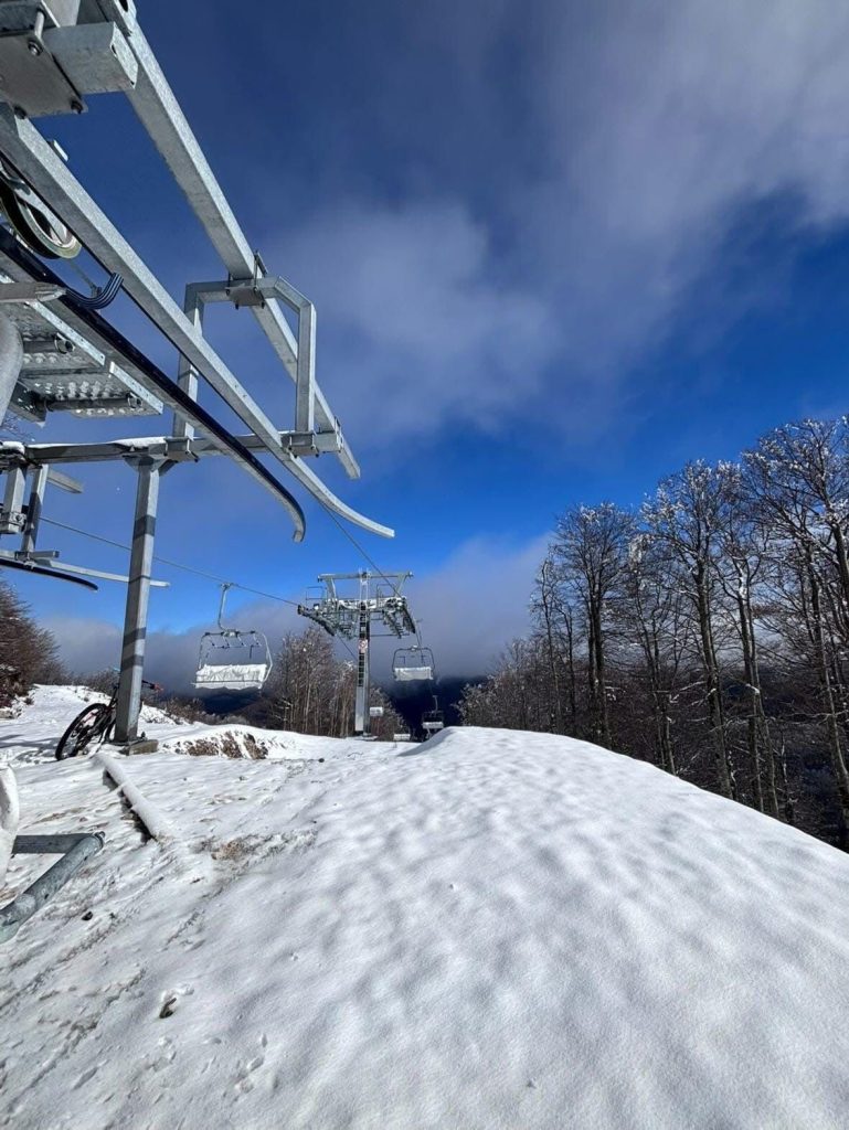 Laceno, nuova imbiancata oltre i 1500 metri: giornata di sole e panorami spettacolari