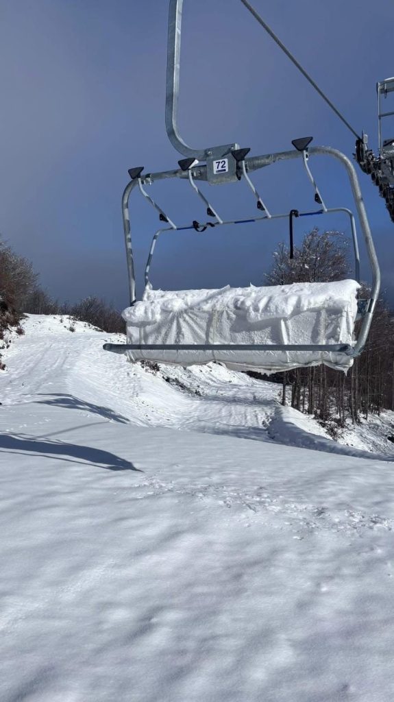 Laceno, nuova imbiancata oltre i 1500 metri: giornata di sole e panorami spettacolari