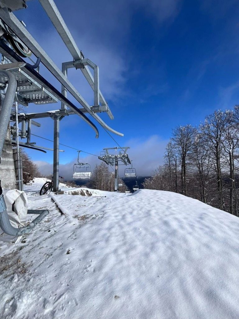 Laceno, nuova imbiancata oltre i 1500 metri: giornata di sole e panorami spettacolari