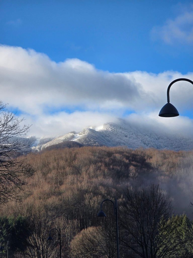 Laceno, nuova imbiancata oltre i 1500 metri: giornata di sole e panorami spettacolari