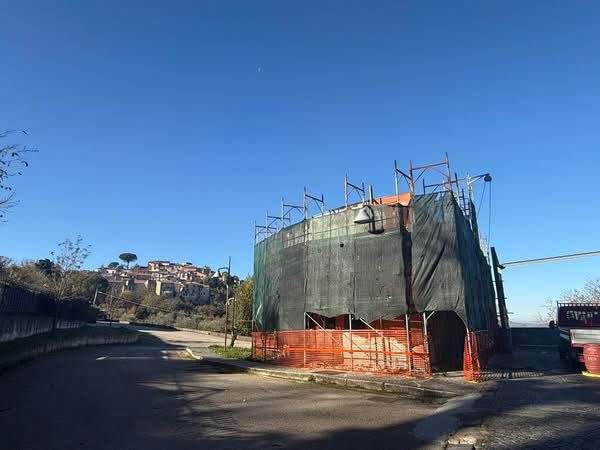 Montefalcione, al via i lavori di riqualificazione della torre semicircolare di Piazza Mercato