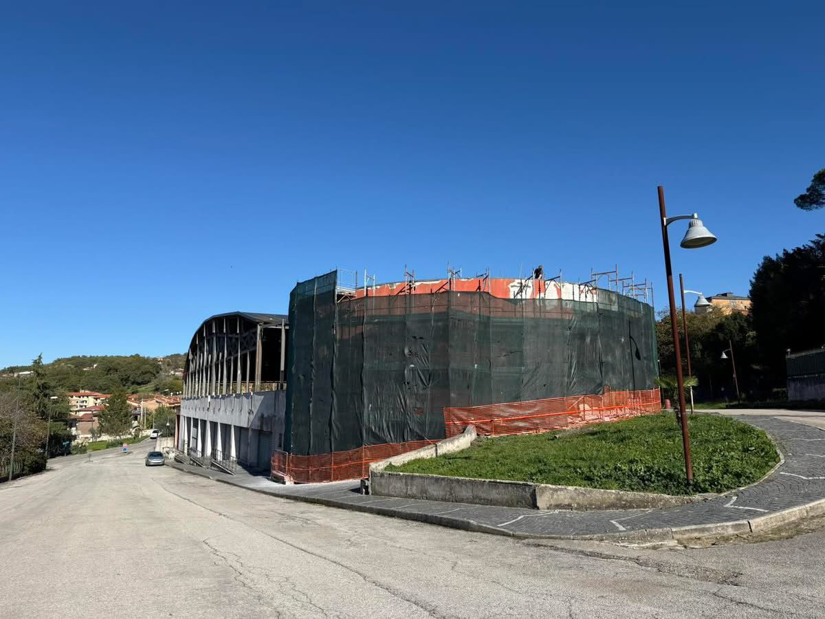 Montefalcione, al via i lavori di riqualificazione della torre semicircolare di Piazza Mercato