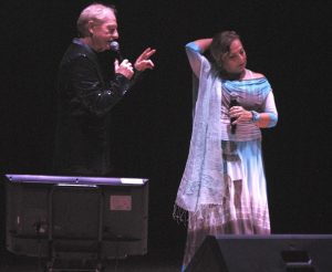 BAIANO. Per i 31 anni de L’Incontro. Omaggio con brio alla Napoli canora. Fantastico e spettacolare pout pourri  al Colosseo. FOTO