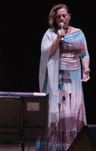 BAIANO. Per i 31 anni de L’Incontro. Omaggio con brio alla Napoli canora. Fantastico e spettacolare pout pourri  al Colosseo. FOTO