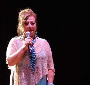 BAIANO. Per i 31 anni de L’Incontro. Omaggio con brio alla Napoli canora. Fantastico e spettacolare pout pourri  al Colosseo. FOTO