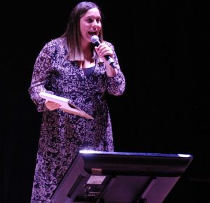 BAIANO. Per i 31 anni de L’Incontro. Omaggio con brio alla Napoli canora. Fantastico e spettacolare pout pourri  al Colosseo. FOTO