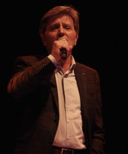 BAIANO. Per i 31 anni de L’Incontro. Omaggio con brio alla Napoli canora. Fantastico e spettacolare pout pourri  al Colosseo. FOTO