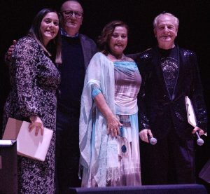 BAIANO. Per i 31 anni de L’Incontro. Omaggio con brio alla Napoli canora. Fantastico e spettacolare pout pourri  al Colosseo. FOTO