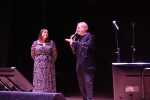 BAIANO. Per i 31 anni de L’Incontro. Omaggio con brio alla Napoli canora. Fantastico e spettacolare pout pourri  al Colosseo. FOTO