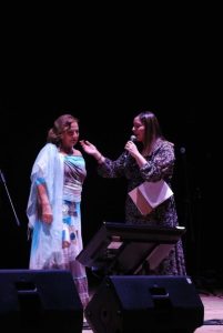 BAIANO. Per i 31 anni de L’Incontro. Omaggio con brio alla Napoli canora. Fantastico e spettacolare pout pourri  al Colosseo. FOTO