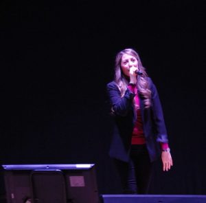 BAIANO. Per i 31 anni de L’Incontro. Omaggio con brio alla Napoli canora. Fantastico e spettacolare pout pourri  al Colosseo. FOTO