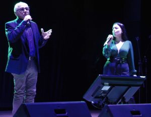 BAIANO. Per i 31 anni de L’Incontro. Omaggio con brio alla Napoli canora. Fantastico e spettacolare pout pourri  al Colosseo. FOTO