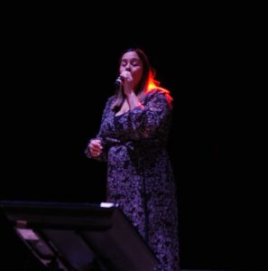 BAIANO. Per i 31 anni de L’Incontro. Omaggio con brio alla Napoli canora. Fantastico e spettacolare pout pourri  al Colosseo. FOTO