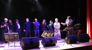 BAIANO. Per i 31 anni de L’Incontro. Omaggio con brio alla Napoli canora. Fantastico e spettacolare pout pourri  al Colosseo. FOTO