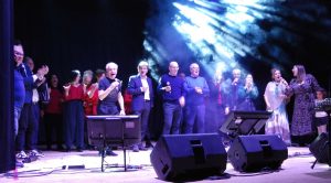 BAIANO. Per i 31 anni de L’Incontro. Omaggio con brio alla Napoli canora. Fantastico e spettacolare pout pourri  al Colosseo. FOTO