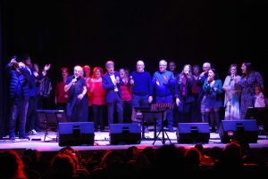 BAIANO. Per i 31 anni de L’Incontro. Omaggio con brio alla Napoli canora. Fantastico e spettacolare pout pourri  al Colosseo. FOTO