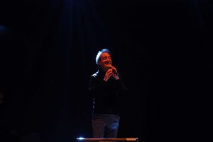 BAIANO. Per i 31 anni de L’Incontro. Omaggio con brio alla Napoli canora. Fantastico e spettacolare pout pourri  al Colosseo. FOTO