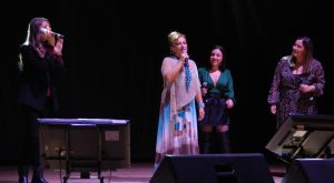 BAIANO. Per i 31 anni de L’Incontro. Omaggio con brio alla Napoli canora. Fantastico e spettacolare pout pourri  al Colosseo. FOTO