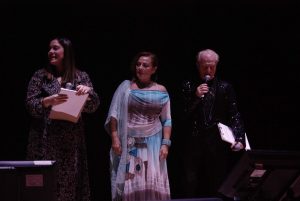 BAIANO. Per i 31 anni de L’Incontro. Omaggio con brio alla Napoli canora. Fantastico e spettacolare pout pourri  al Colosseo. FOTO