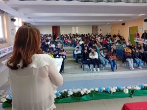 Baiano Sperone. Dall‘Auditorium dell’Istituto comprensivo Giovanni XXIII  Giuseppe Parini  in viaggio verso il 2026 con l’amorevole compagnia delle affascinanti  illustrazioni parlanti nell’arioso stile naif di Alessia