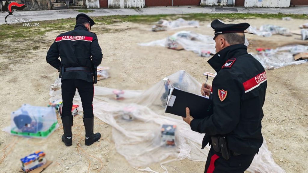 Solofra (AV): Vigilia di Natale col botto i Carabinieri Sequestrano 38kg di fuochi pirotecnici e denunciano un 40enne Solofra (AV): Vigilia di Natale col botto i Carabinieri Sequestrano 38kg di fuochi pirotecnici e denunciano un 40enne