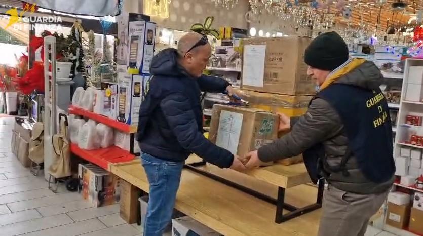 Capodanno sicuro, maxi sequestro di 100mila fuochi d’artificio tra Ariano e Mugnano del Cardinale