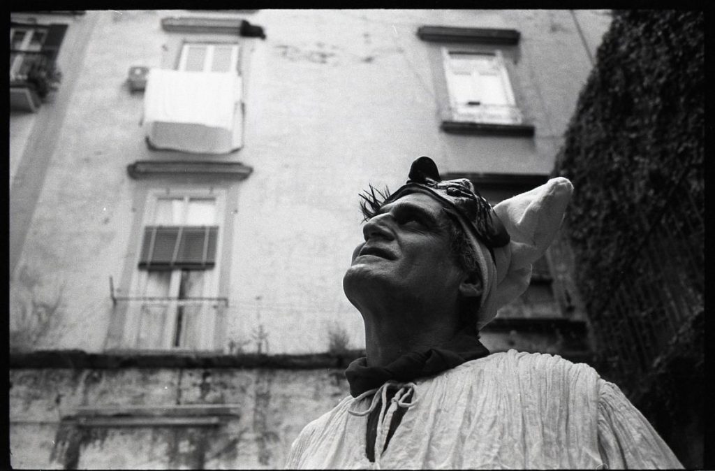 Acerra al Pulcinella Film Festival mostra fotografica di Angelo Iannelli “Pulcinella tra Vicoli, Panorami e Suoni”  Inaugurazione 8 Dicembre Castello dei Conti attese diverse personalità.