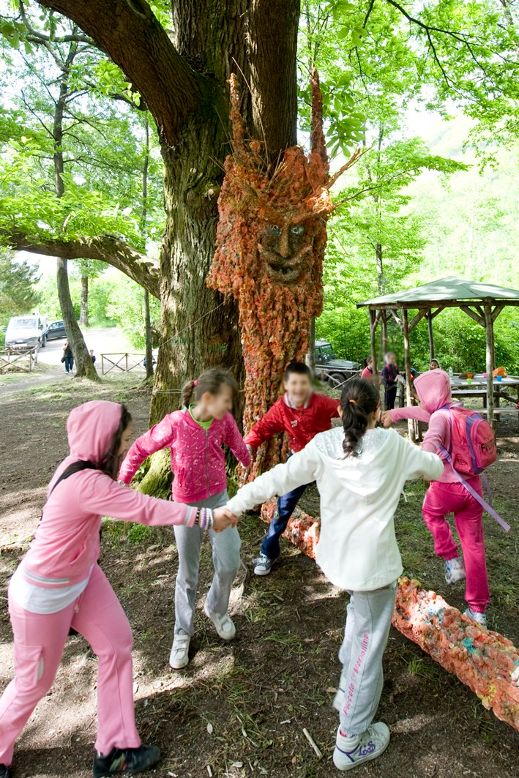 Avellino, torna la Festa del Colore: L’Albero Vagabondo risveglia la speranza dei bambini Avellino, torna la Festa del Colore: L’Albero Vagabondo risveglia la speranza dei bambini
