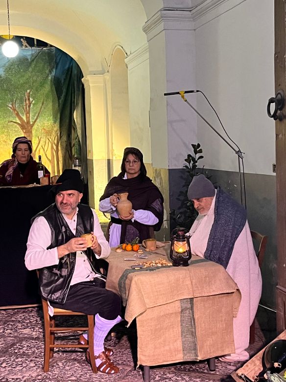NOLA. Il Sogno di Sant’Alfonso. Tu scendi dalle stelle… il Canto della Natività di Gesù. Rievocazione socio culturale e storico religiosa di pregevole caratura espressiva. Protagoniste della corale performance, le compagnie teatrali che operano nell’area nolana. NOLA. Il Sogno di Sant’Alfonso. Tu scendi dalle stelle… il Canto della Natività di Gesù. Rievocazione socio culturale e storico religiosa di pregevole caratura espressiva. Protagoniste della corale performance, le compagnie teatrali che operano nell’area nolana.