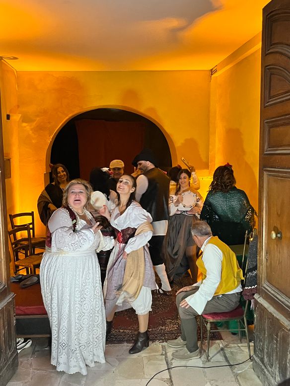 NOLA. Il Sogno di Sant’Alfonso. Tu scendi dalle stelle… il Canto della Natività di Gesù. Rievocazione socio culturale e storico religiosa di pregevole caratura espressiva. Protagoniste della corale performance, le compagnie teatrali che operano nell’area nolana. NOLA. Il Sogno di Sant’Alfonso. Tu scendi dalle stelle… il Canto della Natività di Gesù. Rievocazione socio culturale e storico religiosa di pregevole caratura espressiva. Protagoniste della corale performance, le compagnie teatrali che operano nell’area nolana.