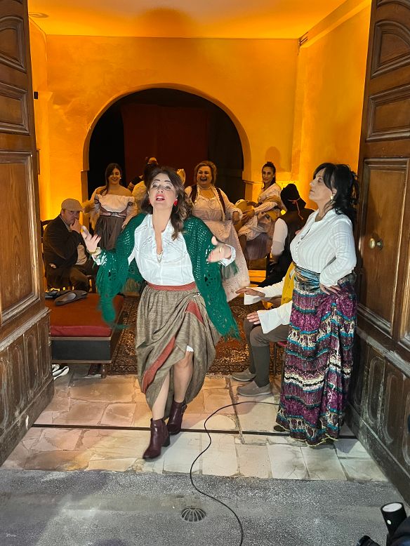 NOLA. Il Sogno di Sant’Alfonso. Tu scendi dalle stelle… il Canto della Natività di Gesù. Rievocazione socio culturale e storico religiosa di pregevole caratura espressiva. Protagoniste della corale performance, le compagnie teatrali che operano nell’area nolana. NOLA. Il Sogno di Sant’Alfonso. Tu scendi dalle stelle… il Canto della Natività di Gesù. Rievocazione socio culturale e storico religiosa di pregevole caratura espressiva. Protagoniste della corale performance, le compagnie teatrali che operano nell’area nolana.