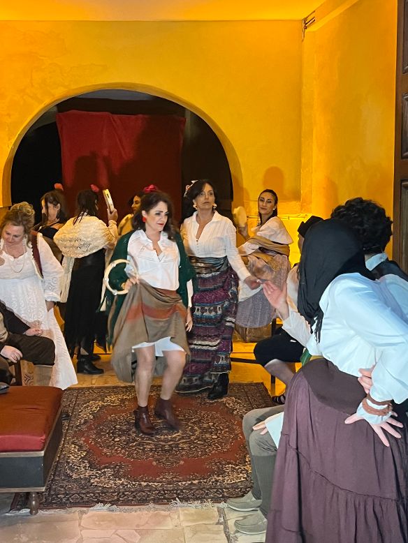 NOLA. Il Sogno di Sant’Alfonso. Tu scendi dalle stelle… il Canto della Natività di Gesù. Rievocazione socio culturale e storico religiosa di pregevole caratura espressiva. Protagoniste della corale performance, le compagnie teatrali che operano nell’area nolana. NOLA. Il Sogno di Sant’Alfonso. Tu scendi dalle stelle… il Canto della Natività di Gesù. Rievocazione socio culturale e storico religiosa di pregevole caratura espressiva. Protagoniste della corale performance, le compagnie teatrali che operano nell’area nolana.