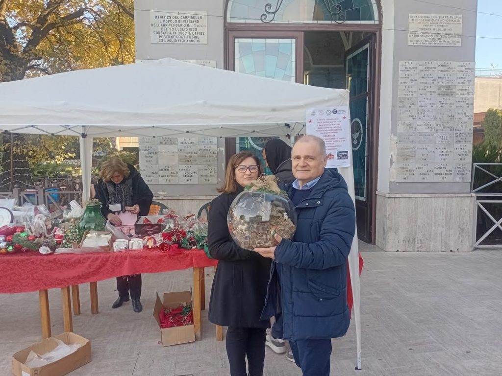 Visciano: Grande partecipazione al Mercatino di Beneficenza del 7 e 8 dicembre. Attesa per il gran finale del 13 dicembre Visciano: Grande partecipazione al Mercatino di Beneficenza del 7 e 8 dicembre. Attesa per il gran finale del 13 dicembre