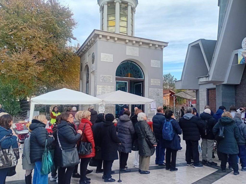 Visciano: Grande partecipazione al Mercatino di Beneficenza del 7 e 8 dicembre. Attesa per il gran finale del 13 dicembre Visciano: Grande partecipazione al Mercatino di Beneficenza del 7 e 8 dicembre. Attesa per il gran finale del 13 dicembre