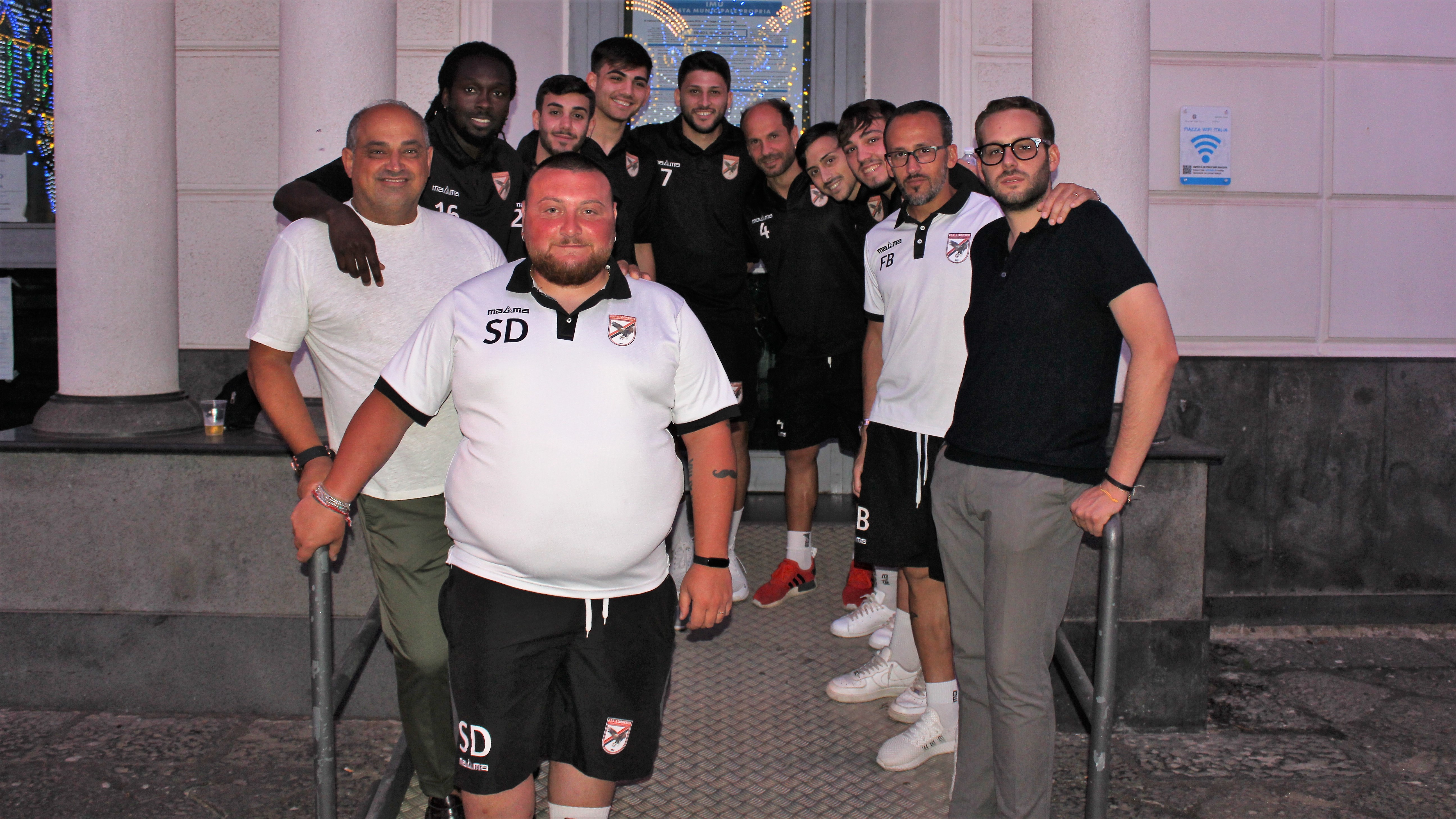 Palloni di cuoio e calciatori di una volta : Diciassettesima puntata – Filomeno De Lucia, il gioiellino di Mugnano: talento, cadute e rinascite (Foto) Palloni di cuoio e calciatori di una volta : Diciassettesima puntata – Filomeno De Lucia, il gioiellino di Mugnano: talento, cadute e rinascite (Foto)