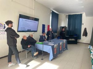 BAIANO SPERONE. Scuola e Associazioni, sinergie al servizio delle comunità     Creatività, teatro e tecnologia: alla riscoperta del talento di ragazze e ragazzi. Nell’Auditorium del Giovanni XXIII   Parini presentato il bando di concorso per le Borse di studio in memoria delle sorelle Assuntina e Agnesina Amodeo.