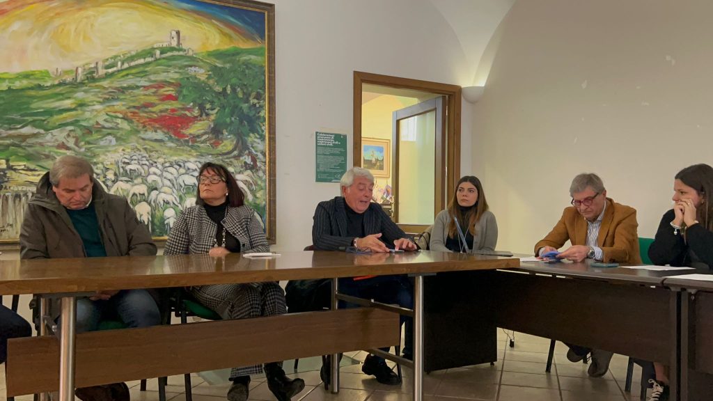 Avella, il consiglio comunale boccia la casa‑albergo per anziani: il sindaco motiva con l’impatto ambientale. Chiara Cacace: la politica è una cosa seria