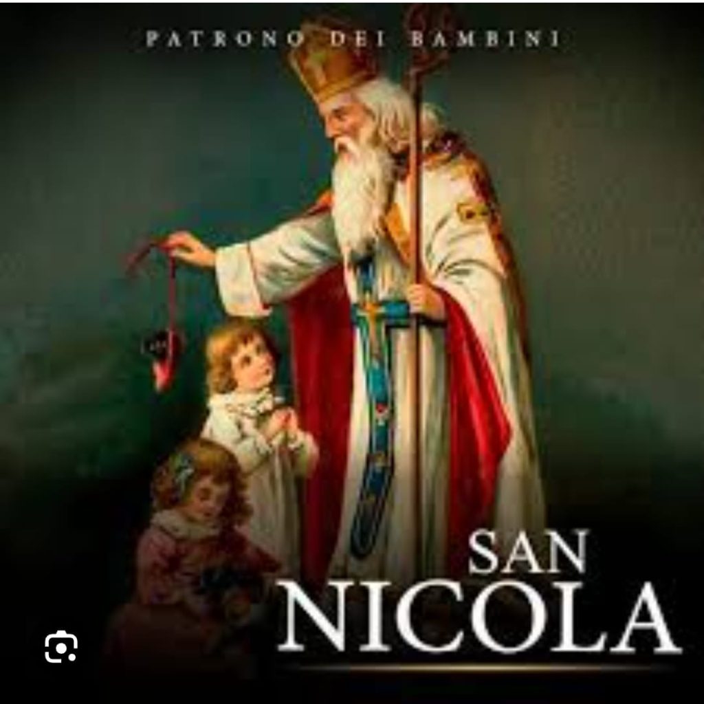 Forino ( Av) : San Nicola illumina Forino con la Discesa di Babbo Natale dalla sua Collina il Sei Dicembre  ed il Goliardico Villaggio a Petruro il sette.