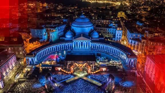 Finalissima di XFactor a Napoli: tutta la città festeggia la vittoria di Rob