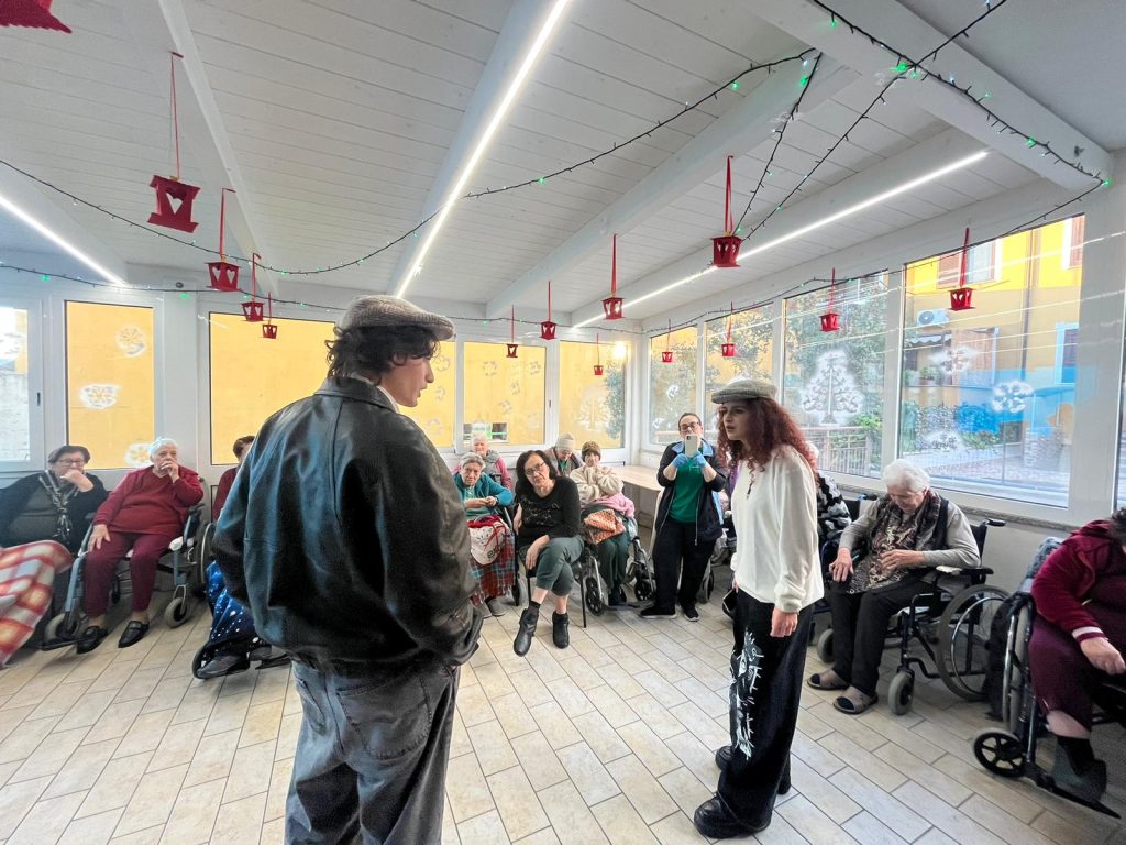 A Villa Santo Stefano un Natale di emozioni: poesia, musica e sorrisi per gli anziani della struttura A Villa Santo Stefano un Natale di emozioni: poesia, musica e sorrisi per gli anziani della struttura