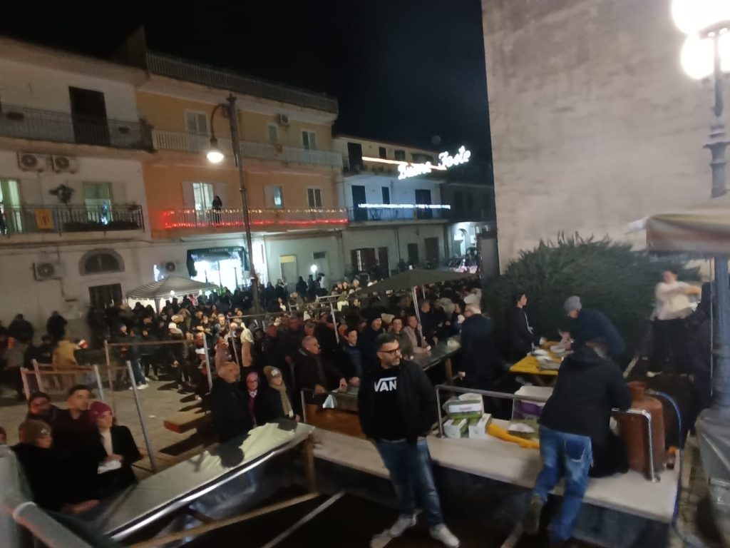 A Galluccio di Comiziano grande successo per la Sagra della Salsiccia e Broccoli in onore di San Nicola. Video e Foto