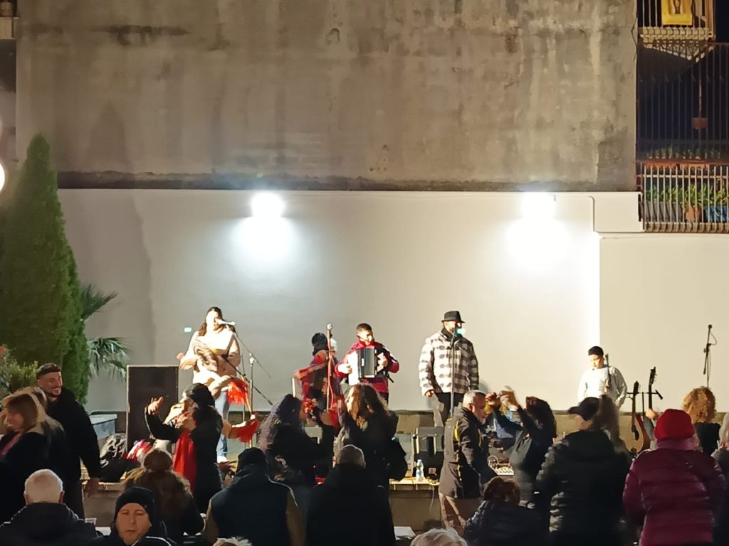 A Galluccio di Comiziano grande successo per la Sagra della Salsiccia e Broccoli in onore di San Nicola. Video e Foto