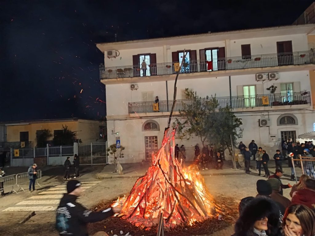A Galluccio di Comiziano grande successo per la Sagra della Salsiccia e Broccoli in onore di San Nicola. Video e Foto